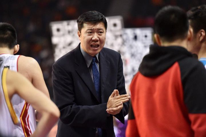 活塞惨遭25连败距历史最长连败纪录仅差1场今日NBA常规赛，活塞111-119主场不敌八人缺战的爵士，惨遭25连败。